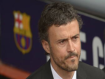 Barcelona players try to scare...